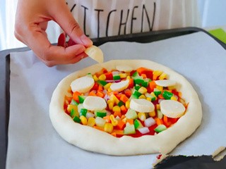 鱼丸卷边披萨怎么做？