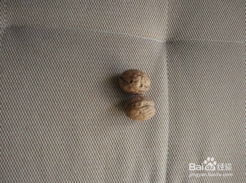 开核桃技巧（不用特殊工具）