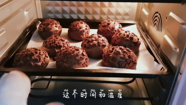 巧克力酥皮奶油泡芙