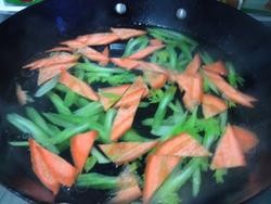 如何做家常菜凉拌芹菜