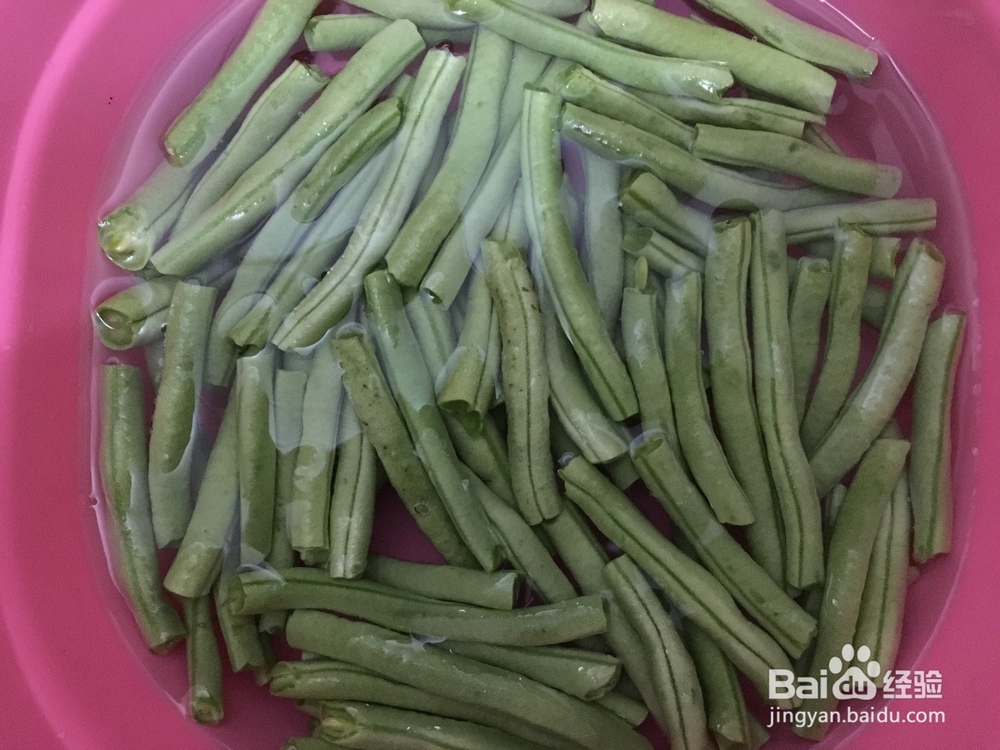 在家中炒土豆刀豆