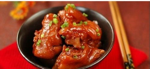 家常菜谱:玫瑰腐乳猪蹄的做法