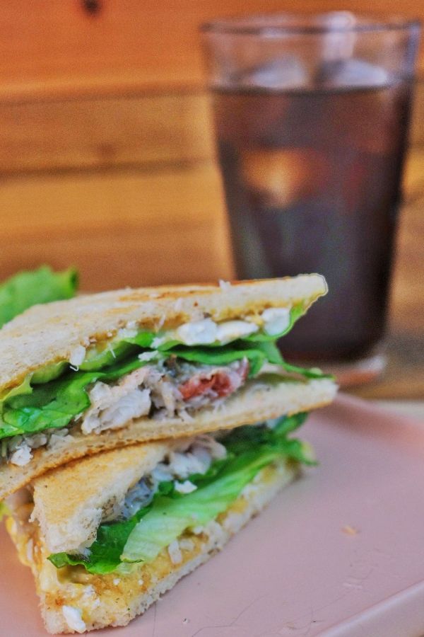 咸蛋黄酸梅鳕鱼三明治