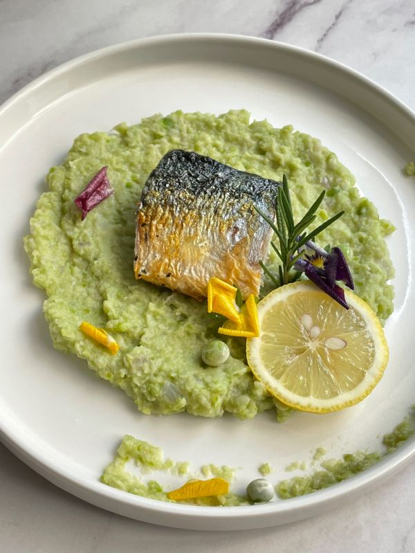 青花鱼佐豌豆泥