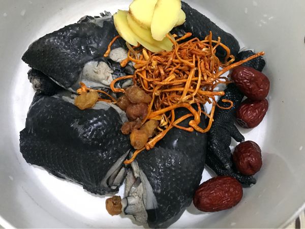 花胶虫草花乌鸡汤