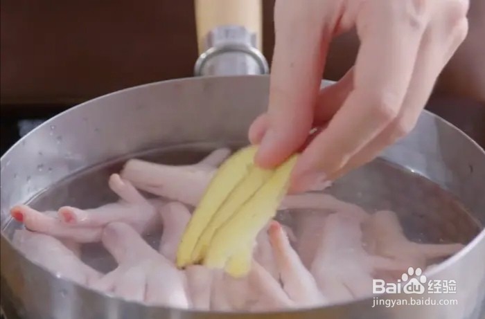 香辣红烧鸡爪的做法