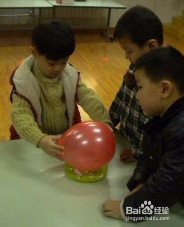 如果防止静电伤害宝宝?