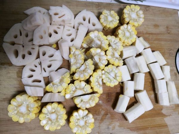 莲藕玉米花生山药汤