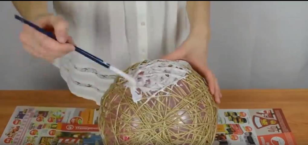 如何用气球和麻绳制作手提篮