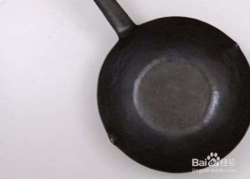 如何保养铁锅 ？