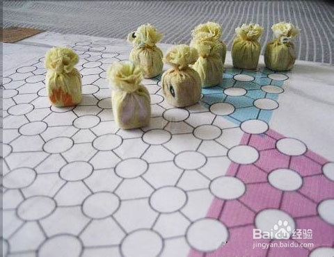 幼儿园玩教具制作:跳棋