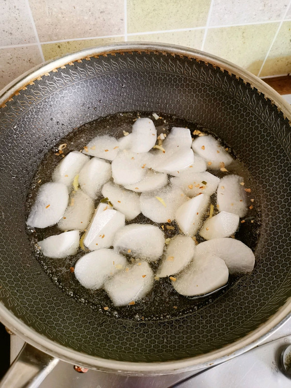 牛肉丸子萝卜汤