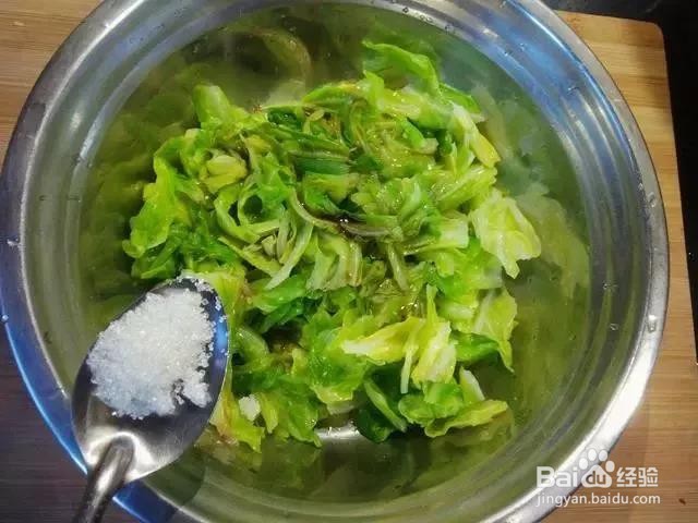 凉拌手撕卷心菜