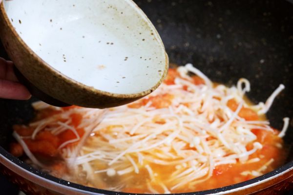 番茄金针菇烩饭