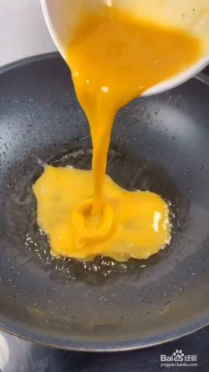 怎样做蒜黄鲜嫩不出水又好吃的蒜黄炒鸡蛋