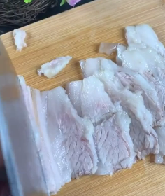 怎么做开胃爽口的蒜泥肥肉？