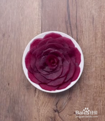 如何制作玫瑰花红酒雪梨