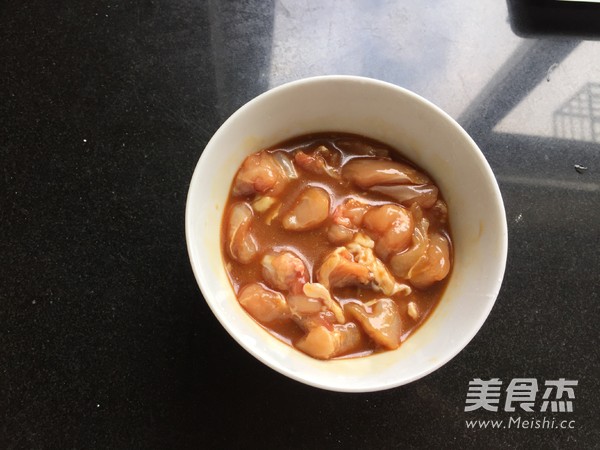 莓干三色鸡丁