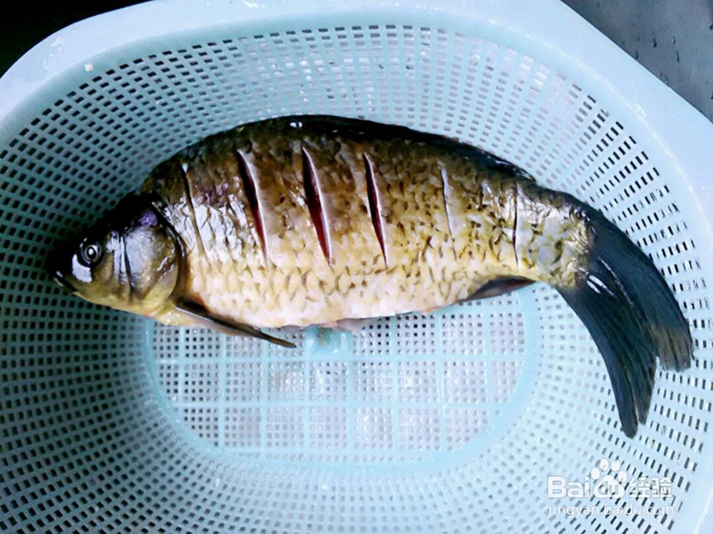 红酥鲫鱼的做法
