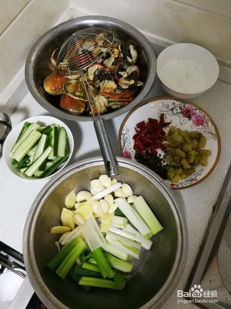自己做香辣大闸蟹海鲜美食