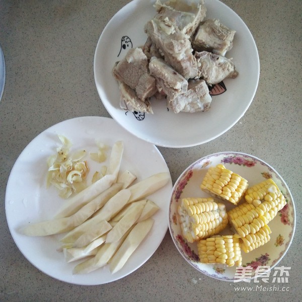 排骨百合山药玉米汤
