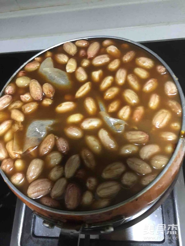 啤酒伴侣酱花生米