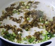 腌菜炒汤圆的做法？