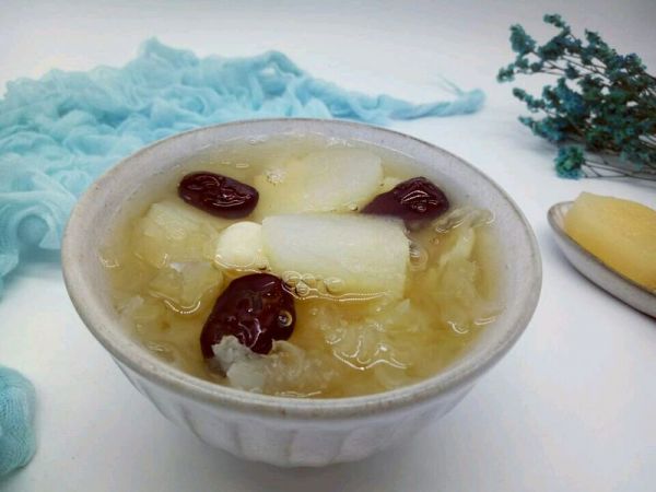 冰糖红枣银耳雪梨汤