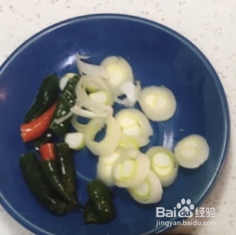 蒜苔炒鱿鱼教程