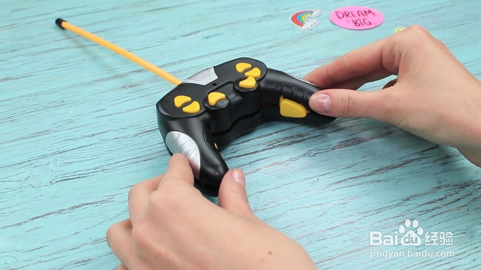 如何diy装图钉的游戏机手柄？