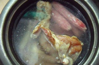 如何用电饭煲做腊味煲仔饭