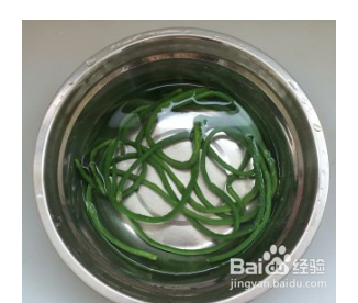 简单美味的黑椒豇豆鹌鹑蛋的做法