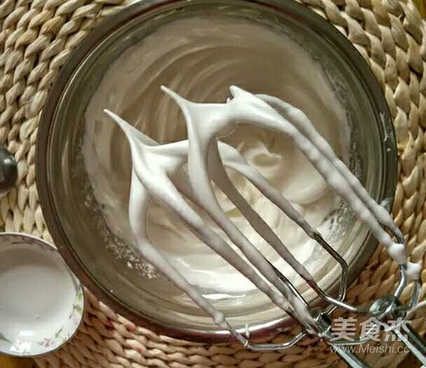 草莓季蛋白霜草莓蛋糕