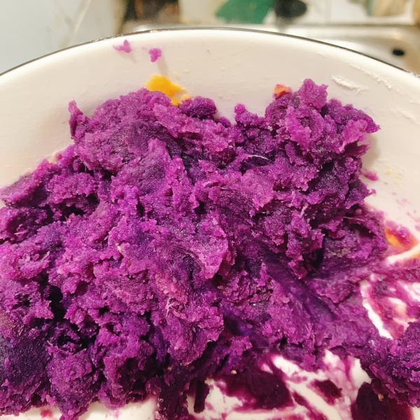 夏日甜点三色芋圆红豆椰奶