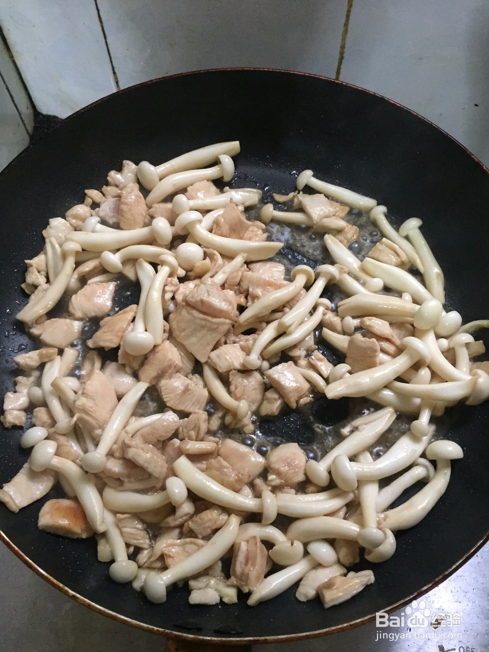 怎样做蘑菇炒鸡脯肉