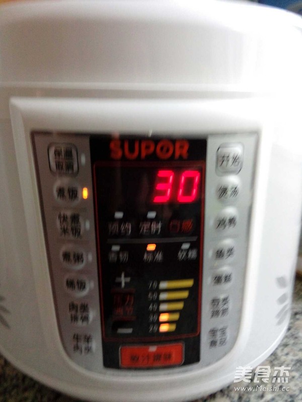 电饭锅焖米饭