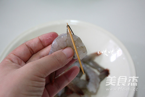 芦笋虾球的做法