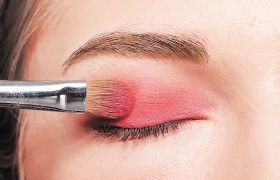 秋冬眼妆技巧——自然立体