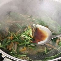 韭菜炒软兜的做法