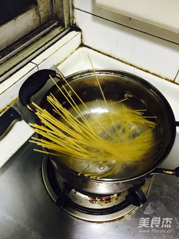 肉酱意面的做法