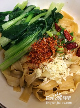 正宗陕西油泼刀削面的做法