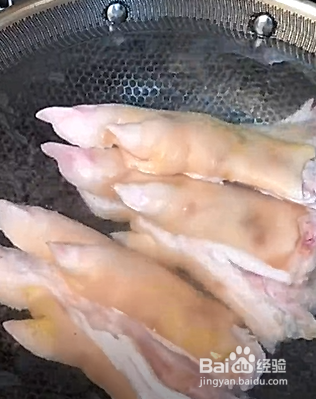 如何制作一道软糯的红烧猪脚