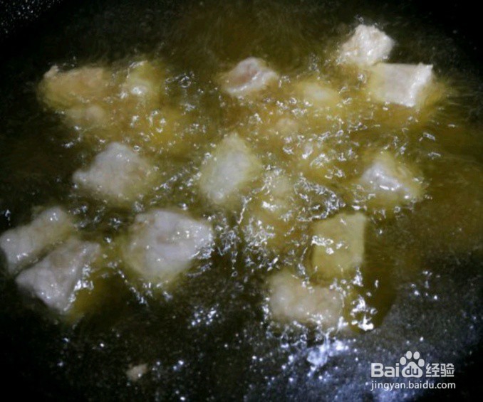 猪肉和它搭配做出一道酸甜可口的美食