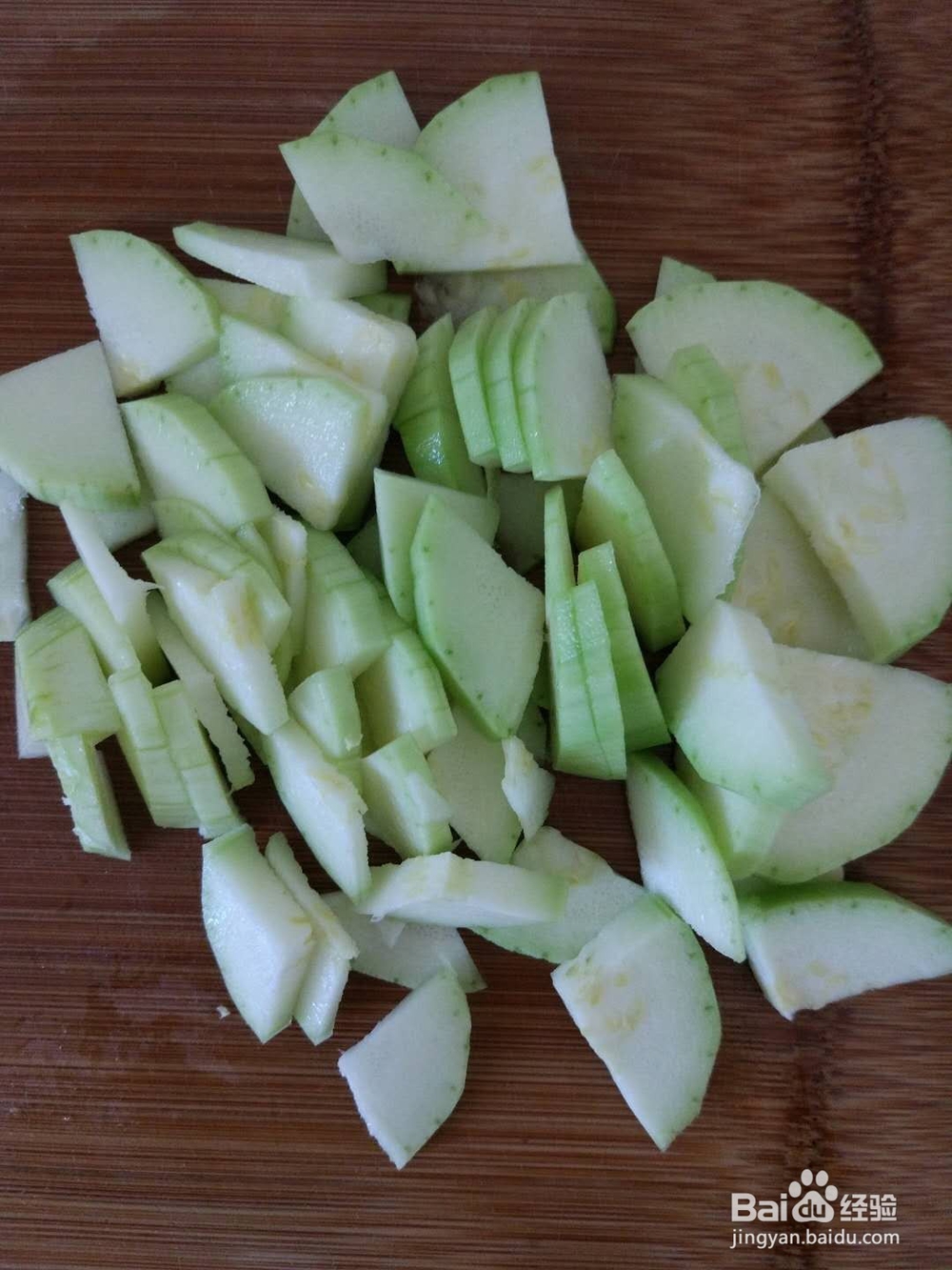 如何做西葫芦炒鸡蛋。