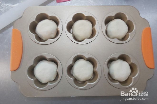 蓝莓果酱小餐包的做法