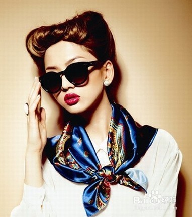 夏季复古盘发打造优雅气质,简单易学