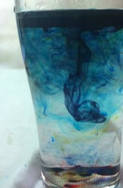 小学生小实验:在水里也可以绽放美丽烟花