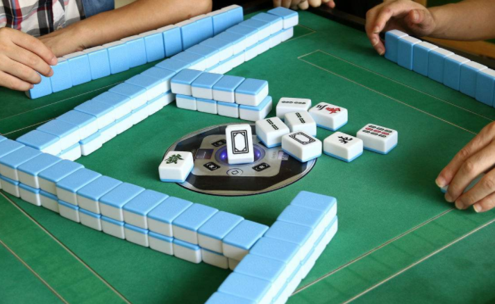 四川成都打血战麻将两房简单还是三房简单啊