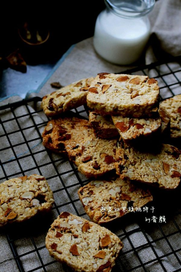 燕麦红枣核桃饼干