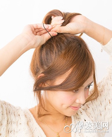 韩式花苞头扎法步骤图解 端庄可人